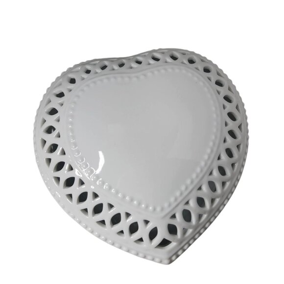 Vintage Porcelain Heart Large Trinket Gift Box White Lace Lattice - Picture 3 of 8